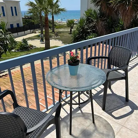 بيت للعطل Ammos 20 Side Seaview لارنكا